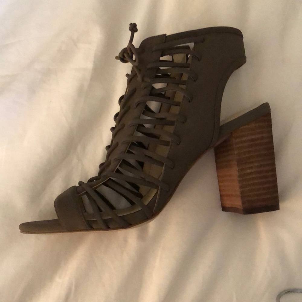 Block heel sandal